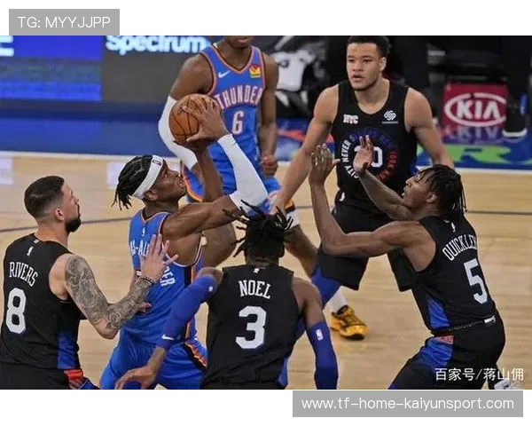 男单多名选手在训练中加强后场杀突组合